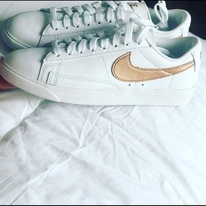 SOLD❗️NWOT NIKE BLAZER LOW LE SNEAKERS!